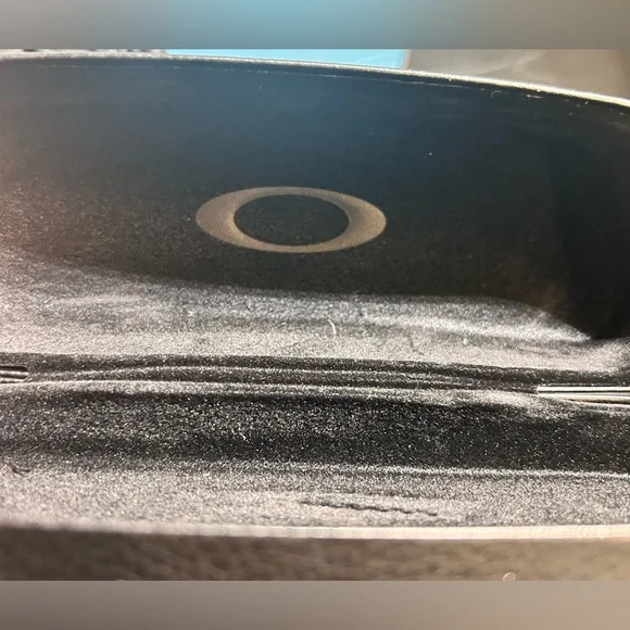 Oakley Matte Black Eyewear in Satin Black with Case & Cloth, All New in Box! - Picture 4 of 7